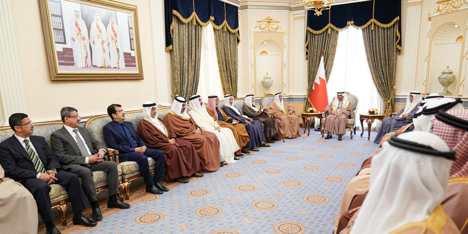 HRH Premier receives Royal Family members | Bahrain News Agency